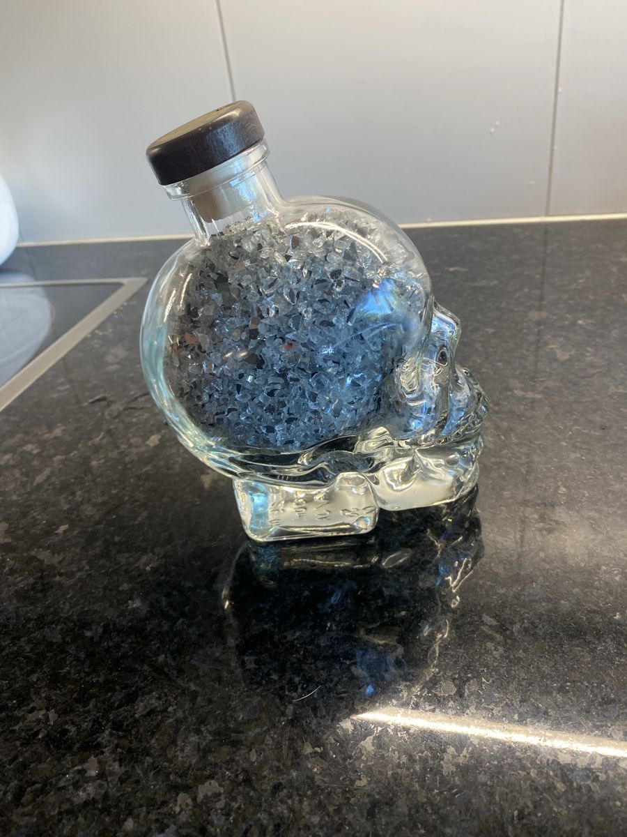 Tutte le decorazioni: Totenkopfglas mit Steine – Usato da Dübendorf venduto da GinaGiulia 4
