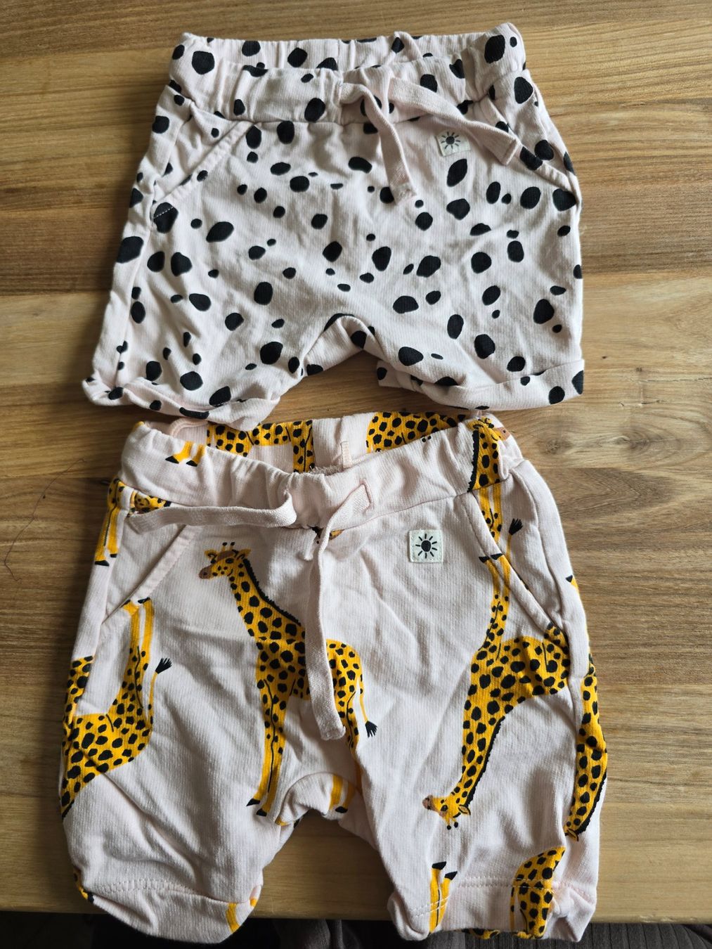 Pantaloni: Lot de 2 short taille 62 zalando – Nuovo (secondo la descrizione) da Nuvilly venduto da AmeMinerale