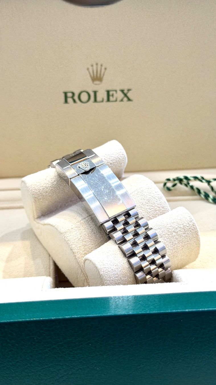 Rolex Orologi: Rolex Gmt-Master 2 / Pepsi / Full Set – Usato da Nyon venduto da Lunas_Watches 3