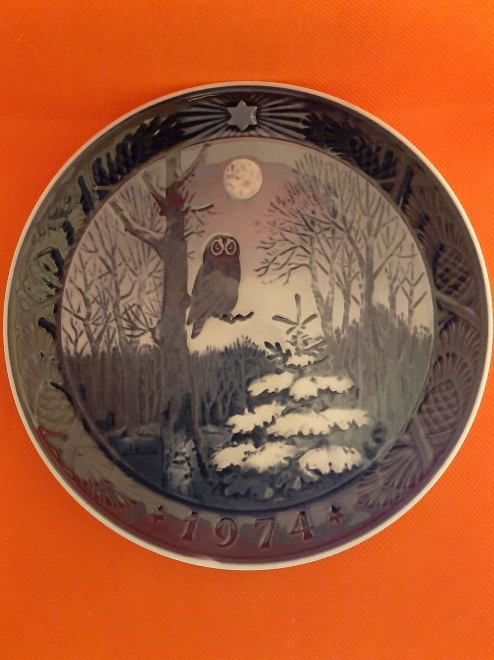 Royal Copenhagen Teller: Royal Copenhagen   WINTER TWILIGHT 1974 – Neu und originalverpackt aus Buchs AG von Cuescu