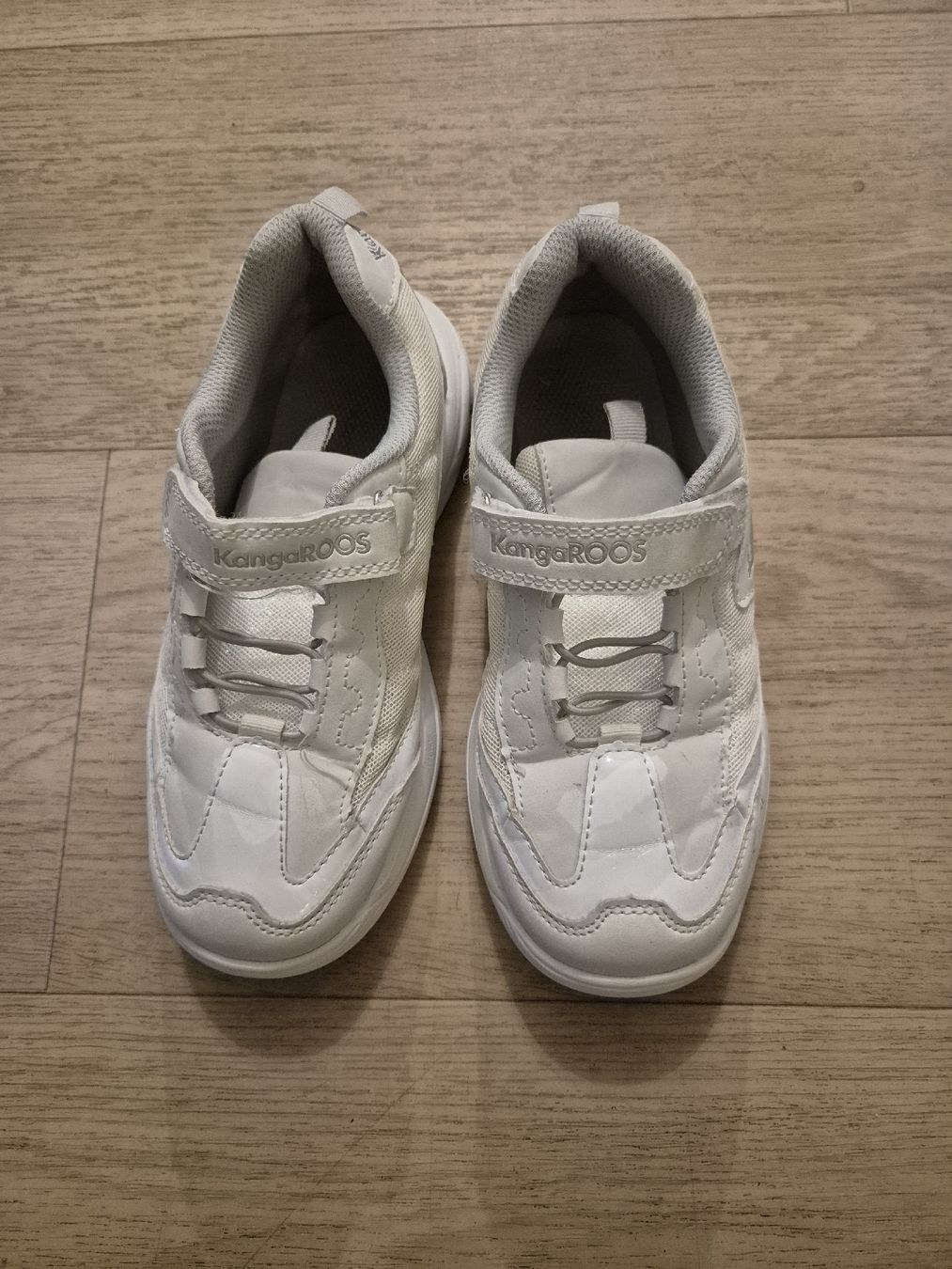 Dosenbach Schuhe für Mädchen: Turnschuhe KangaRoos weiss Gr. 35 – Gebraucht aus Stansstad von Kyra014