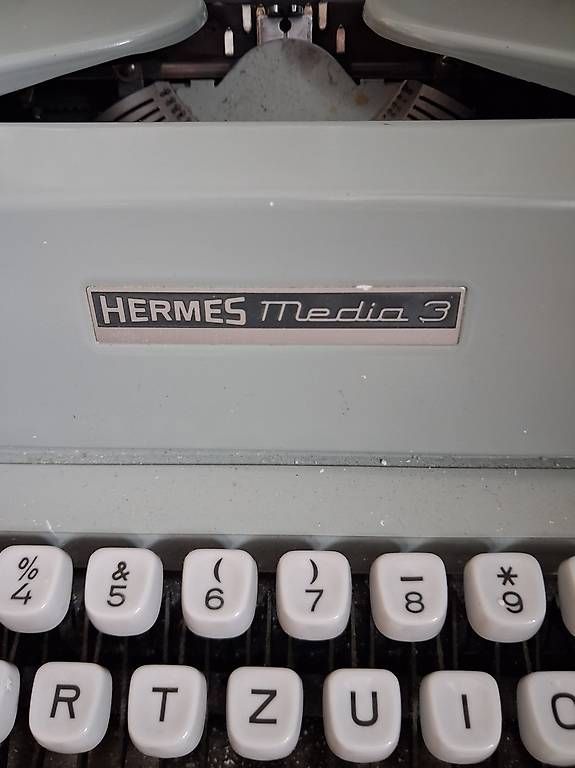 Machines à écrire: Hermes machine à écrire Media 3 – D'occasion à Puidoux par alexandra.du 1