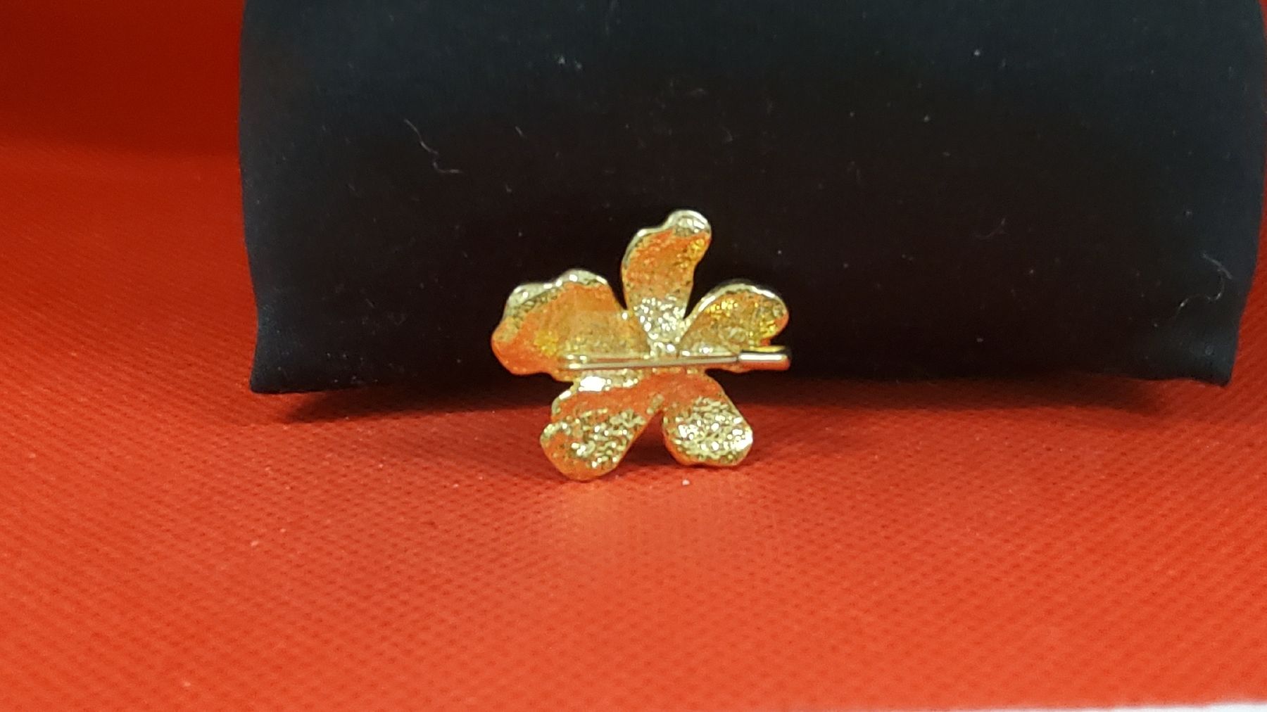Spille & Fermagli: Blumen Anstecknadel Goldfarben gebraucht – Usato da Herisau venduto da Nluanalucas 1