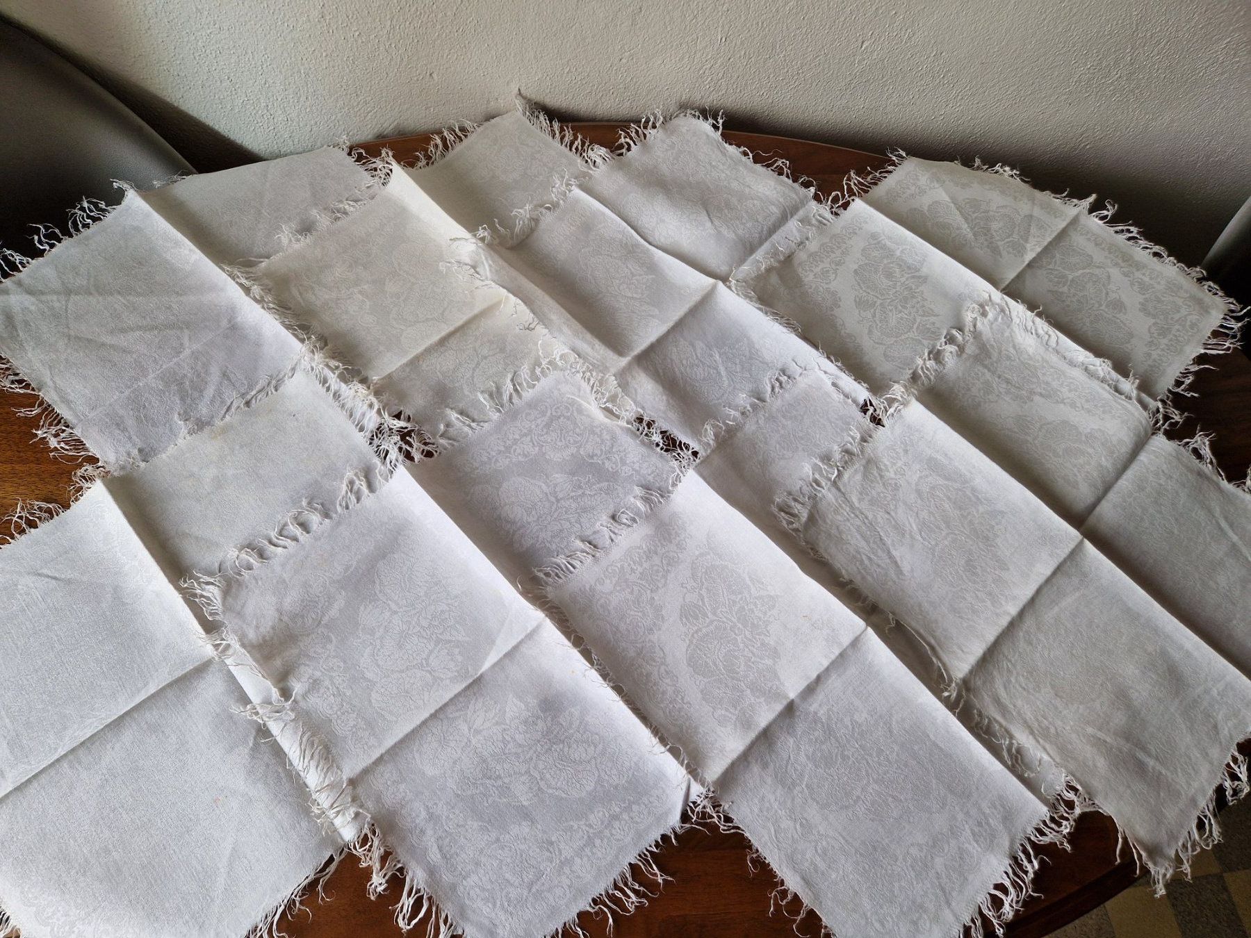 Tovaglioli: 8 Seidendamast Servietten mit Fransen 34x33cm – Usato da Bern venduto da Antikbatik 1
