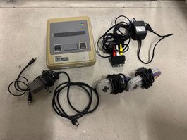 Super Nintendo (SNES) Konsole inkl. Spiele