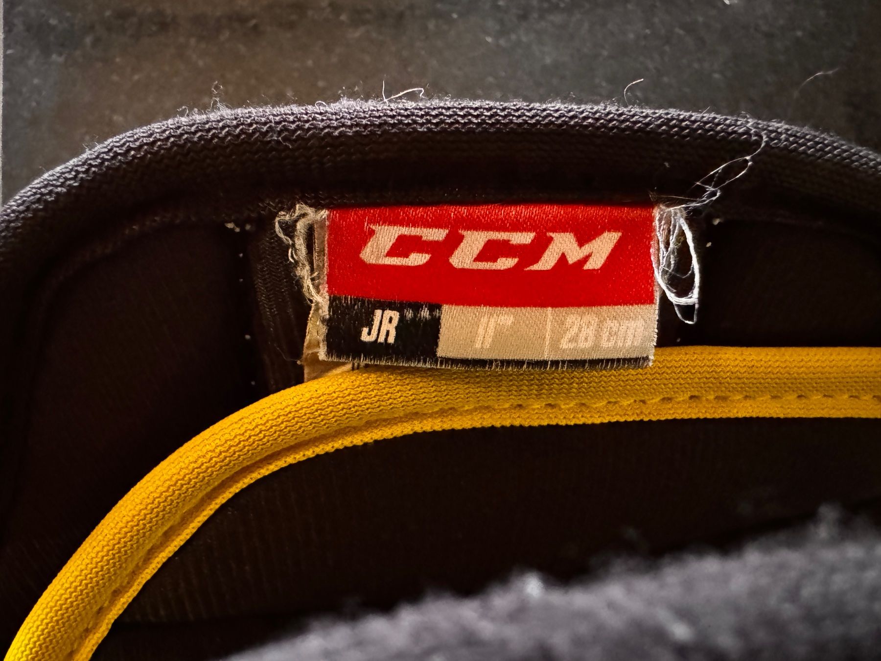 Ccm Protections: CCM Schienbeinschoner Tacks 9060 Grösse M – D'occasion à Worben par Modellfan 3