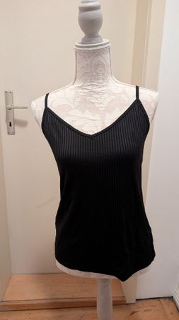 Top mit Trägern schwarz gerippt Grösse L/ XL 2Stk neu