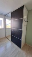 grosser Kleiderschrank schwarz/weiss mit Spiegel