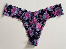 Victoria’s Secret Lace Thong M NEW