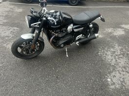 Triumph Speed Twin 1200 moto nera 2021 in buone condizioni
