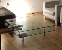 Design-Couchtisch aus Glas mit zwei Ebenen, 95 × 95 cm