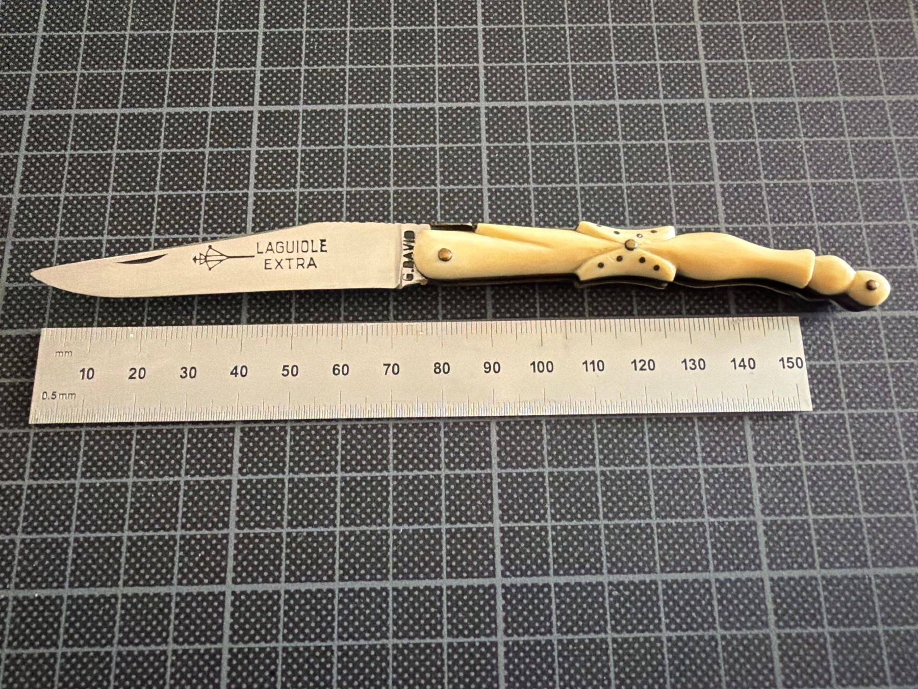 Laguiole Coltelli tascabile: Couteau Laguiole G. David Extra manche os gravé – Usato da Les Avanchets venduto da ovnifou