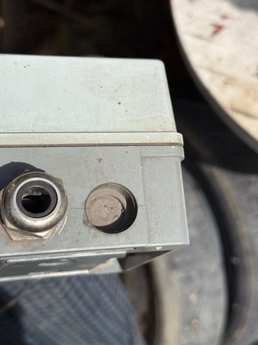 Interrupteurs: Elektrokasten, Ein-Aus-Schalter, grau – D'occasion à Dussnang par pml253 3