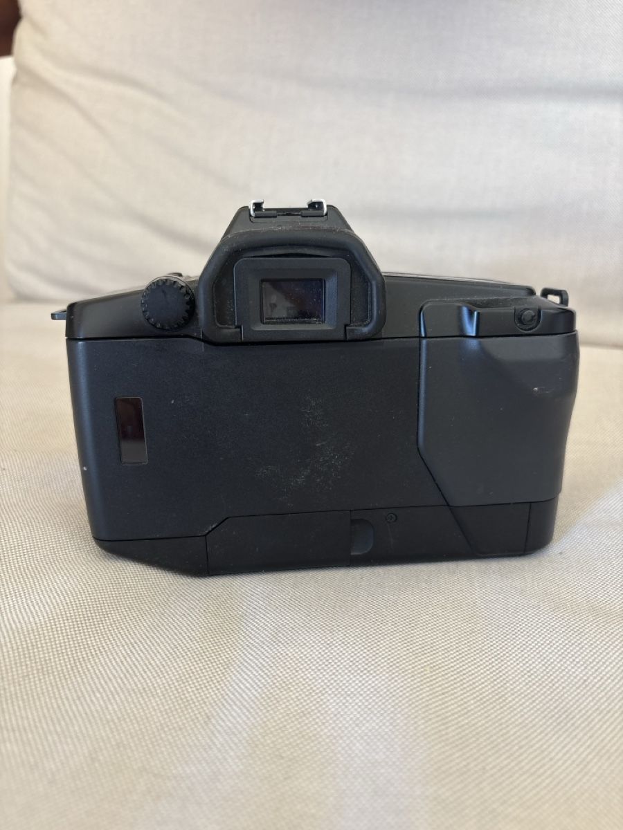Canon Fotocamera: Canon EOS 650 Spiegelreflexkamera mit 35-105mm Objektiv – Usato da Zürich venduto da jessykw 2