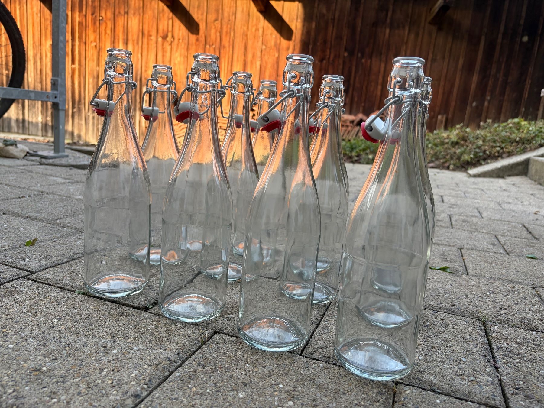 Bicchieri, Caraffe & Bottiglie: 12 Glasflaschen mit Bügelverschluss – Usato da Bachenbülach venduto da bri_8sws