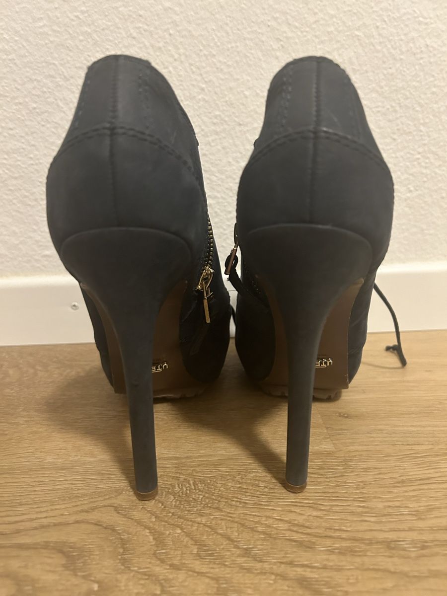 Scarpe da donna: Stylish Beautiful Peep-Toe Heels – Nuovo (secondo la descrizione) da Zürich venduto da sel_tvq7 1