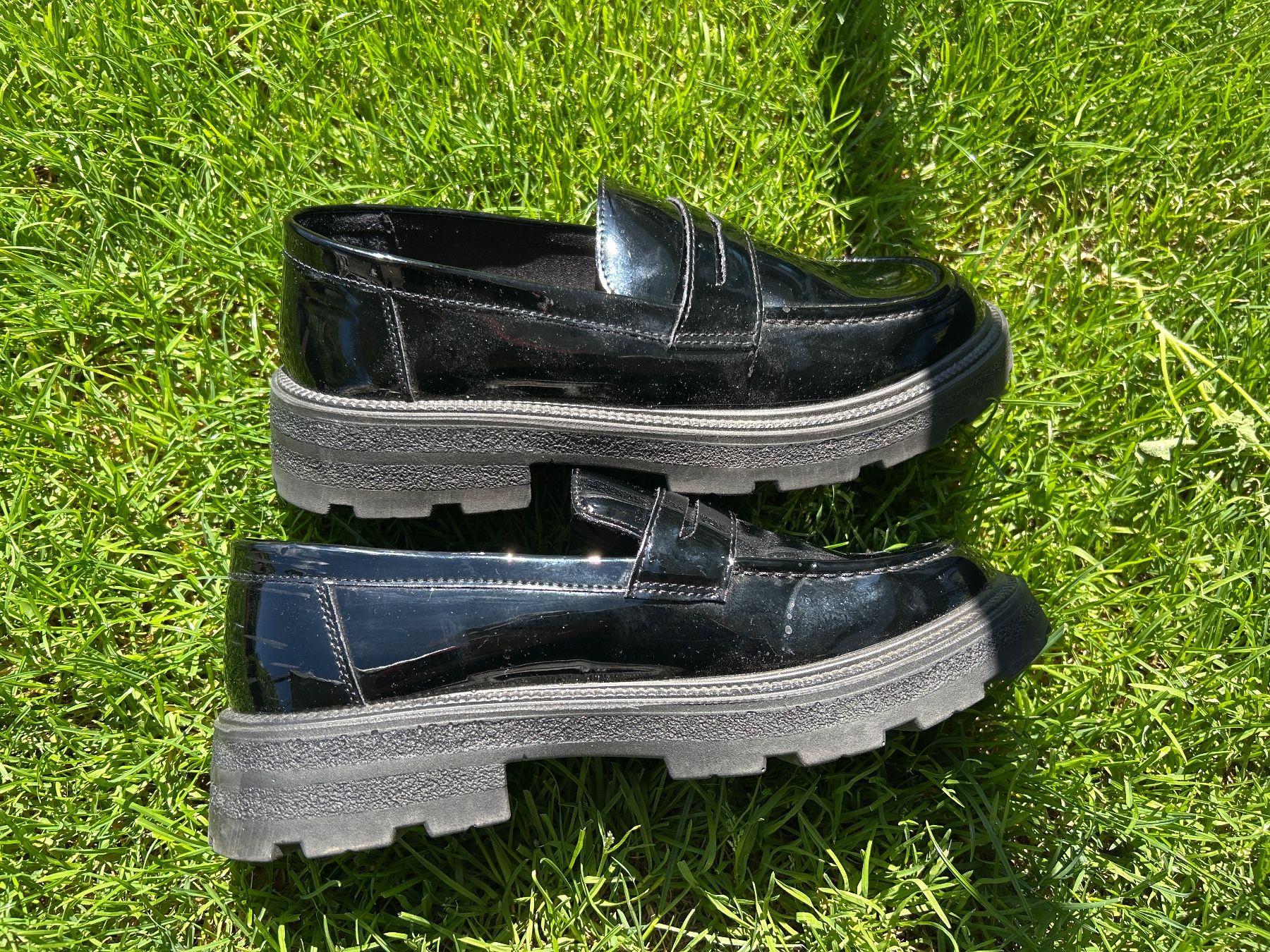 Scarpe da donna: Schwarze Lack Loafers chunky Sohle Gr. 42 – Usato da Lupfig venduto da Hasihopp 2