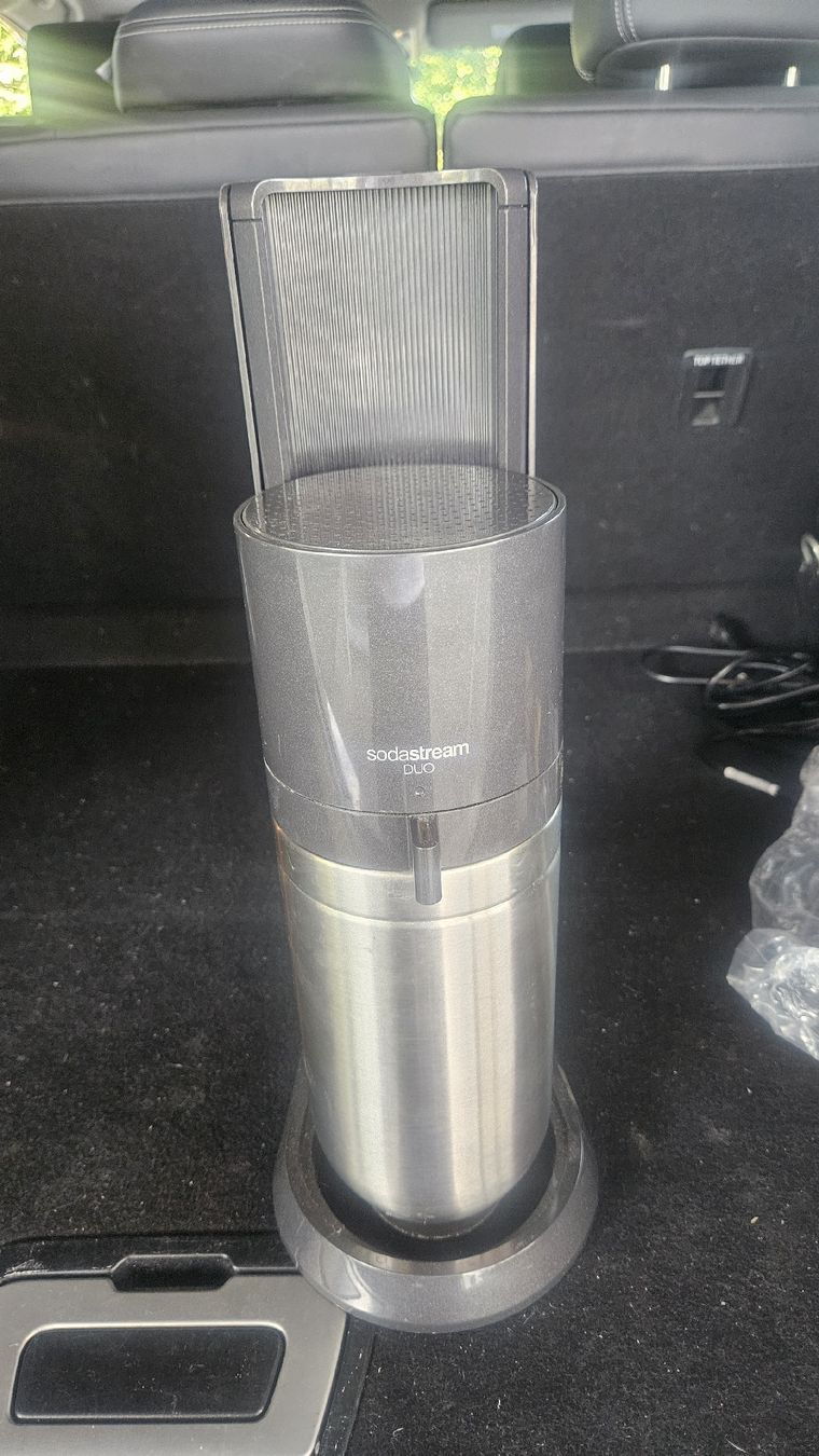 Sodastream Elettrodomestici da cucina: SodaStream DUO Sparkling Water Maker, Grey – Usato da Sachseln venduto da laz_65cg