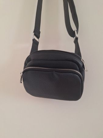 Schwarze Umhängetasche / Bauchtasche neuwertig