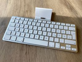 Apple Wireless Keyboard A1359 CH mit iPad Dock Bluetooth
