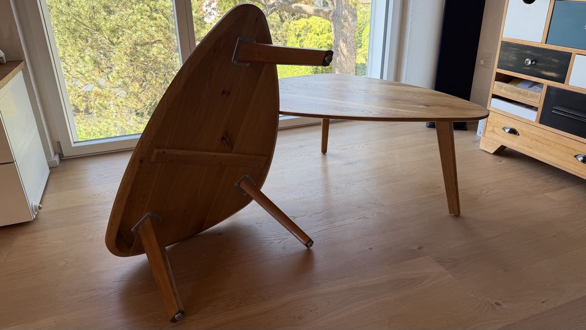 Set de table et chaises: 2er Set Couchtisch aus Eiche massiv – D'occasion à Zuchwil par Chrampfi1 2