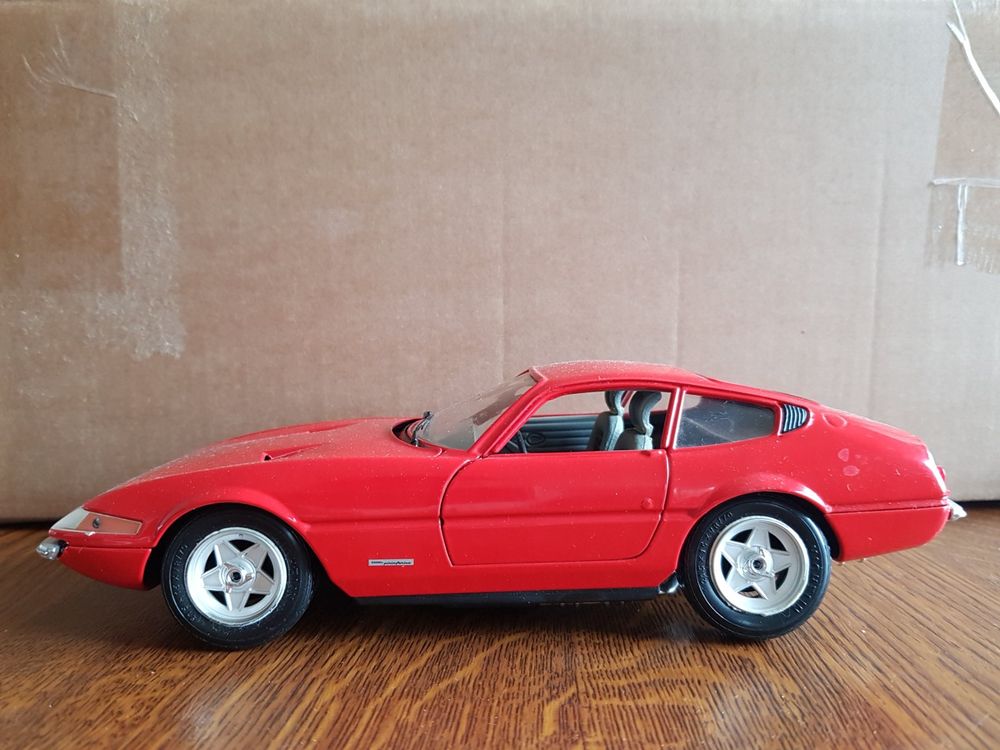 FERRARI 365 GTB/4 DAYTONA 1969 Rouge GIODI 1:18 de reference