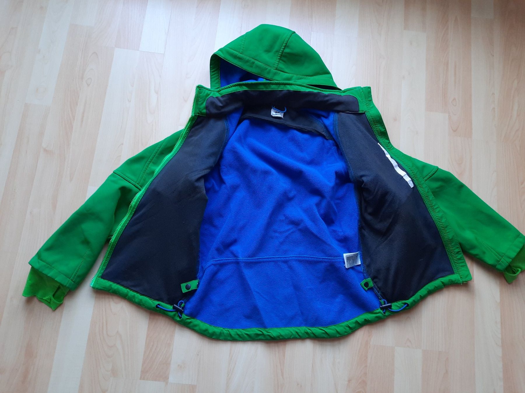 H&M Jacken & Mäntel: Softshelljacke H&M Gr. 146, grün – Gebraucht aus Rothrist von Ellie 2