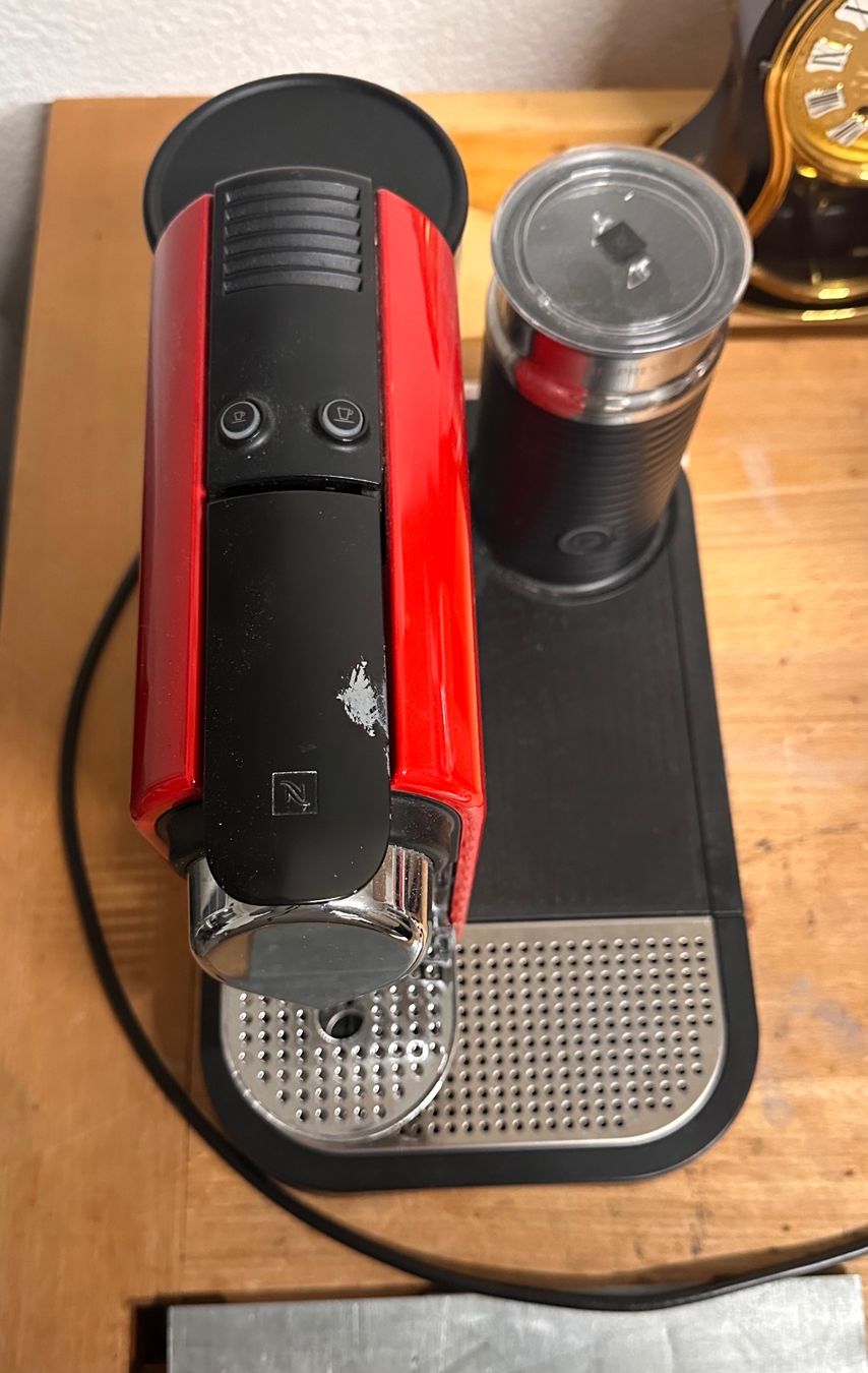 Nespresso Macchine per caffè & Macchine per espresso: Nespresso Kaffemaschine mit Milchaufschäumer – Usato da Uitikon Waldegg venduto da verkaufgenie88 1