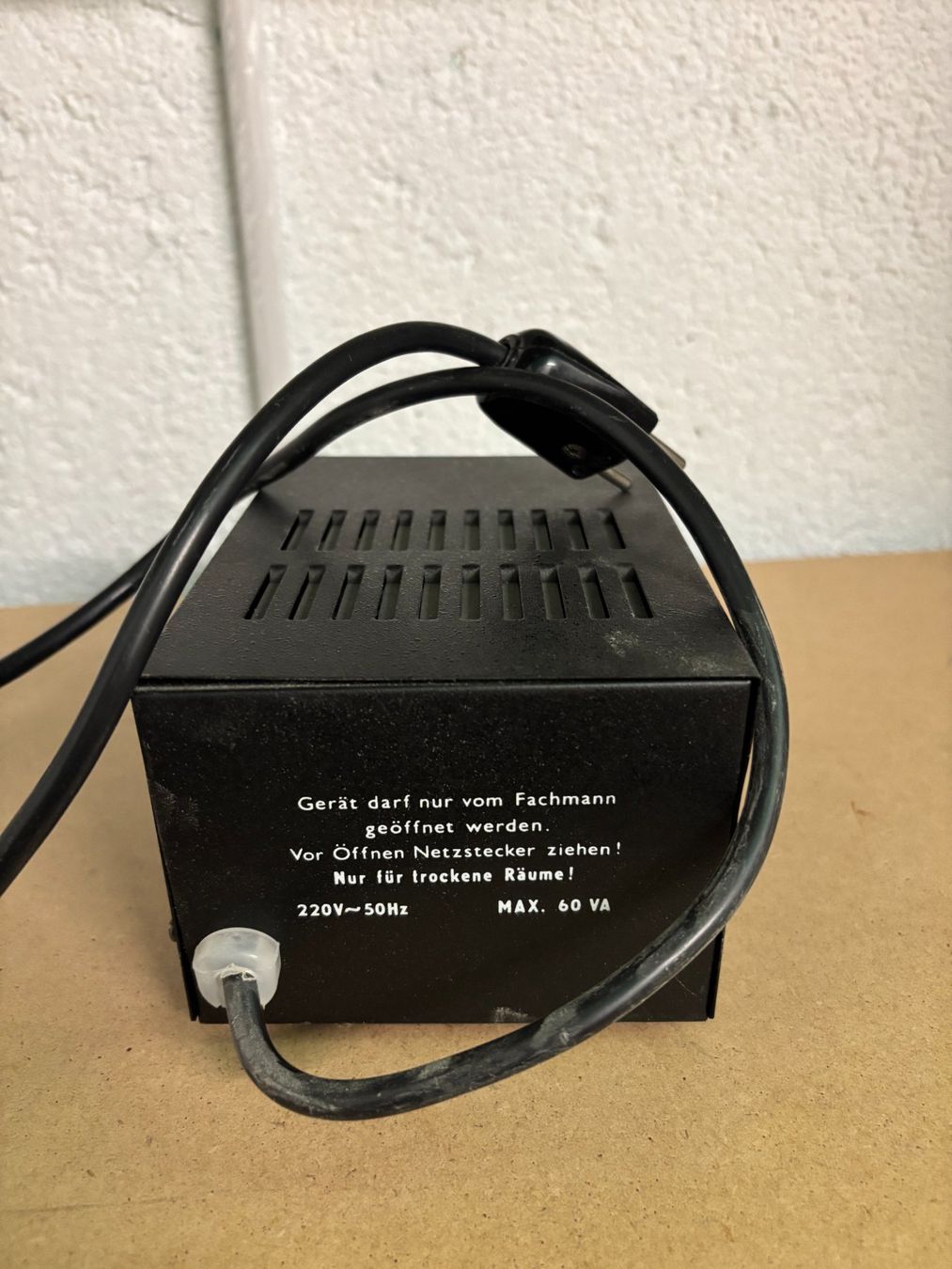 Alimentazione elettrica: Voltcraft DC Power Supply 13,8V / 2-3A – Usato da La Chaux-du-Milieu venduto da Bloute