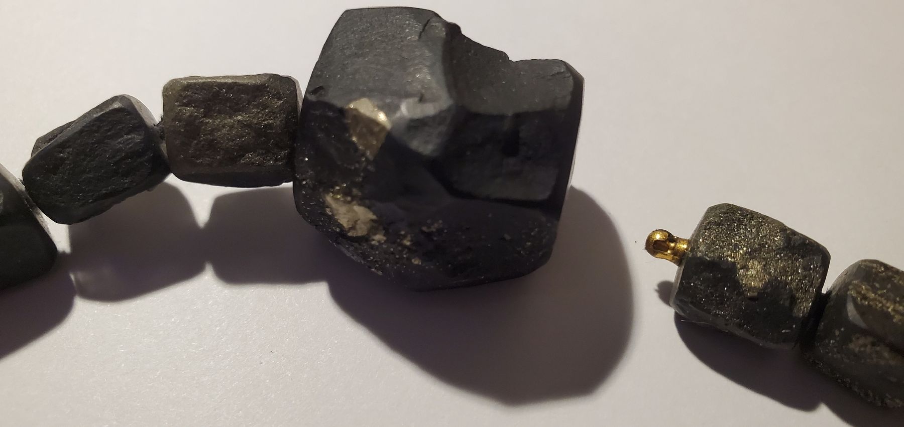Catenine: Collier shunguite pyrite – Usato da Bex venduto da Eezolyl 8