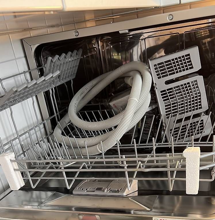 Machines à laver la vaisselle: Geschirrspüler  – D'occasion à Effretikon par CR5 1