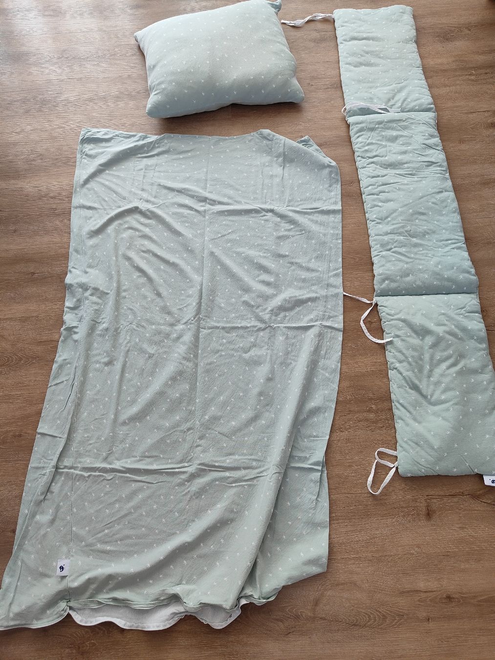 Biancheria da letto: Mintfarbenes Kinderbettanzug mit Sternchenmuster – Usato da Kriens venduto da Ivana4
