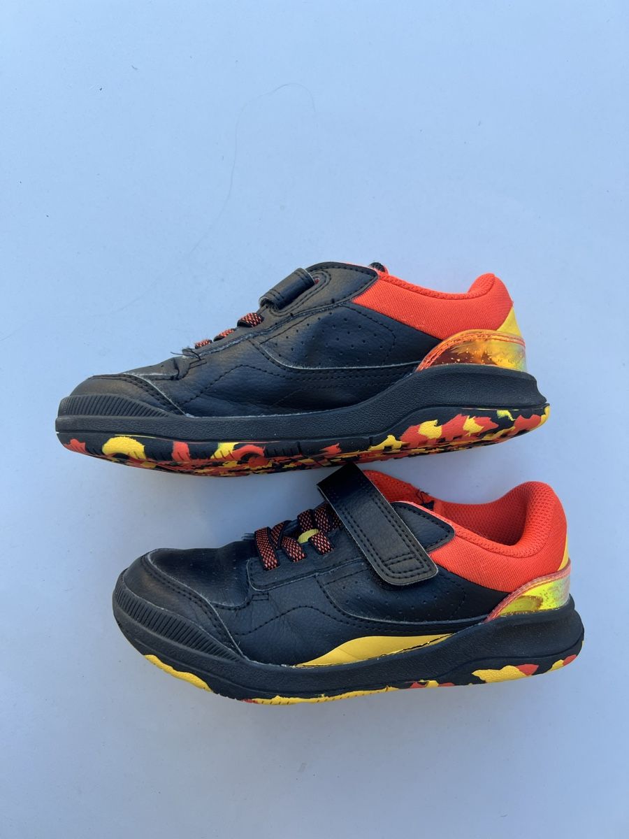 Decathlon Scarpe per ragazzi: Hallenturnschuhe Gr. 34 – Usato da Heiligkreuz (Mels) venduto da fodo