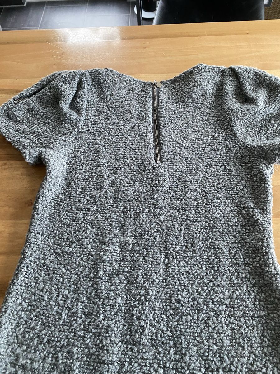 Vestiti: Modisch, leichtes Strickkleid in Bouclé-Optik, grau, Gr. 34/ – Usato da Hittnau venduto da Birdie68 2