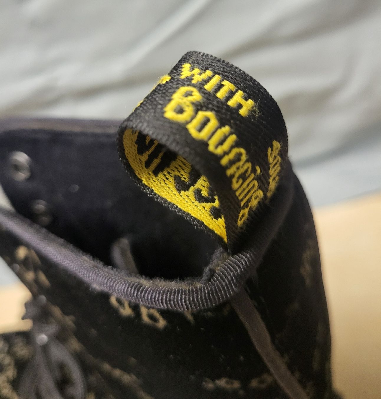 Dr. Martens Damenschuhe: Dr. Martens Boots schwarz Blumenmuster  – Gebraucht aus Belp von butterfly02 3