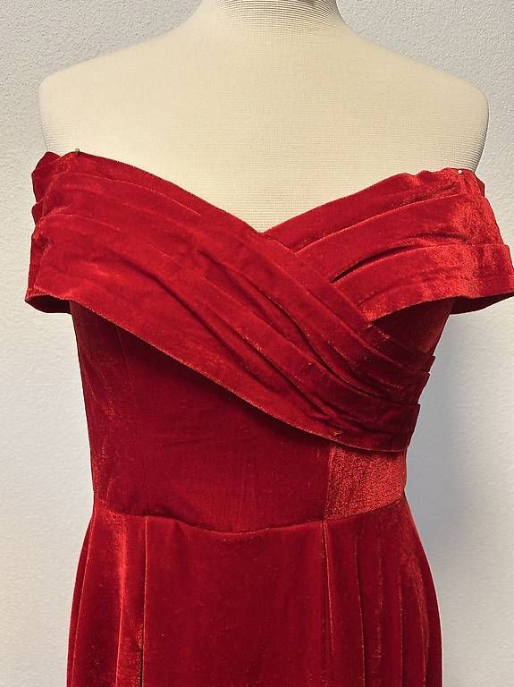 Kleider: Samtkleid neu, Gr.36-38 – Gebraucht aus Romanshorn von valena01