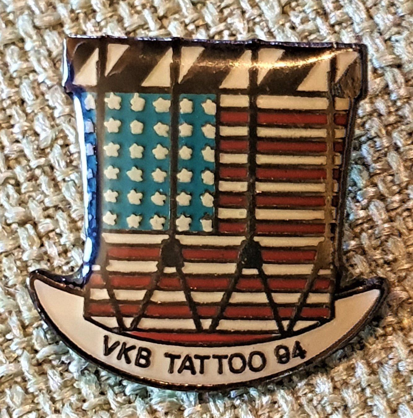 Placchette & Badge: D073 - Pin VKB Tattoo 1994 Basel  Nr. 065 – Usato da Reinach BL venduto da Boston-Verkauf 1