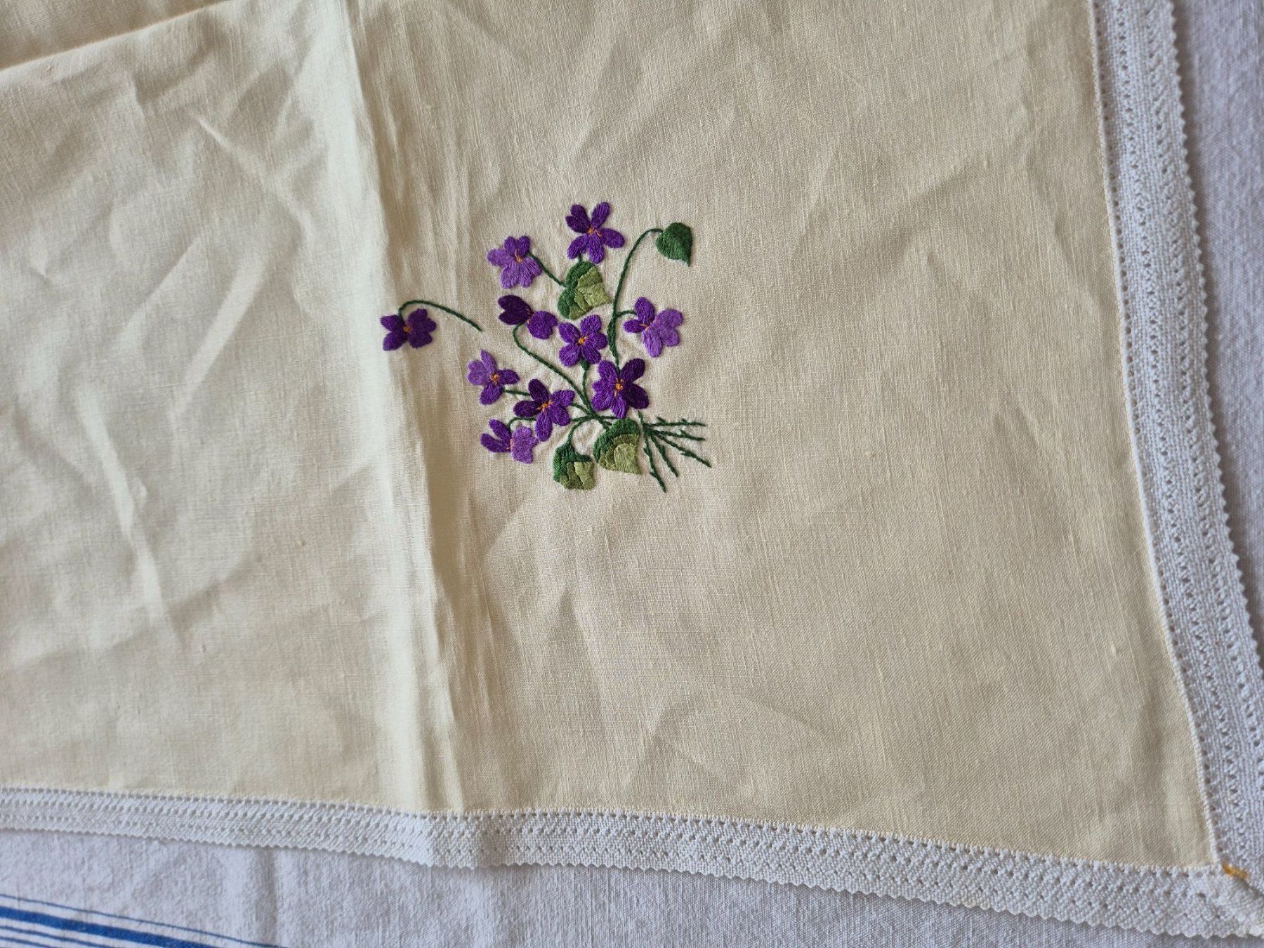 Altra biancheria da tavola: Handgestickte Tischdecke mit Veilchenmuster, Vintage Stil – Usato da Bern venduto da aronari 5