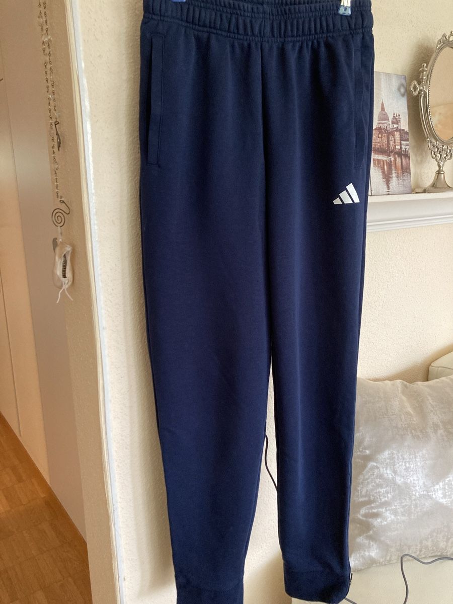 Adidas Hosen: Trainerhose Adidas – Neu (gemäss Beschreibung) aus Dübendorf von Sebashop