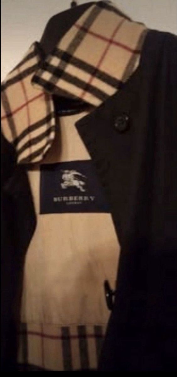 Burberry Cappotti: Burberry Damenmantel – Usato da Aesch BL venduto da ITALO-BASLER 1
