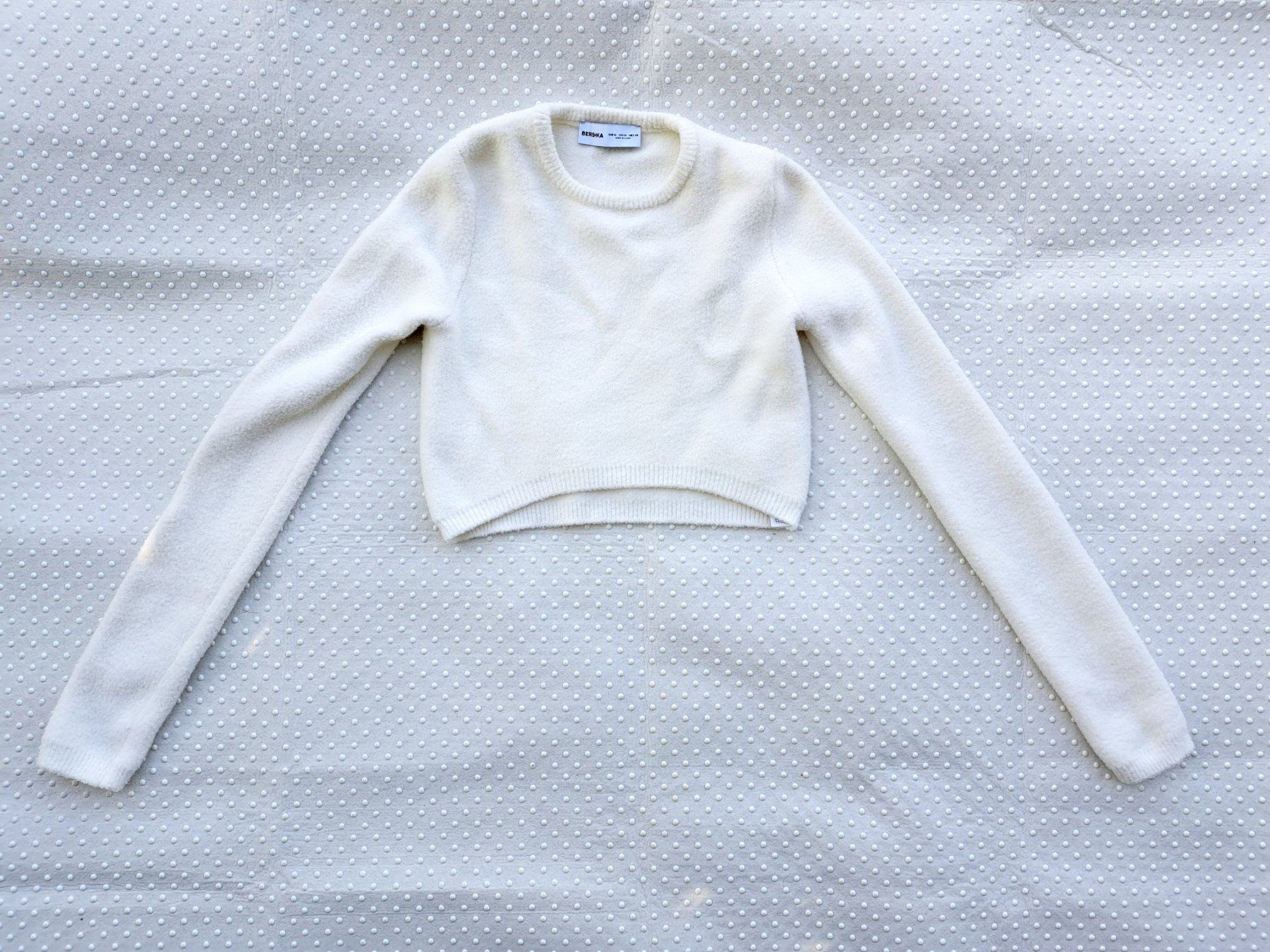 Bershka Maglioni & Felpe: Weisser Bershka Pullover, kuschelig, Grösse M – Usato da Gysenstein venduto da joshuas81