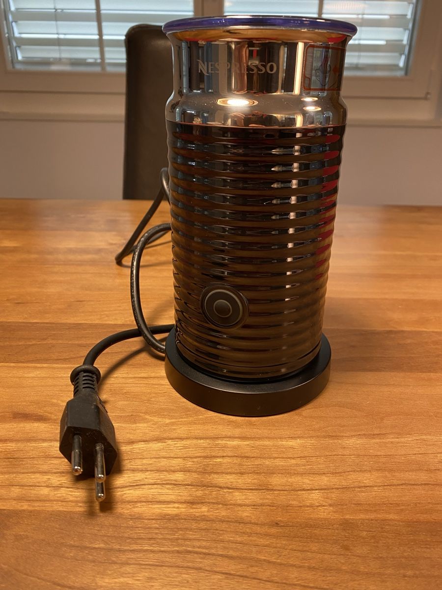 Nespresso Kaffeemaschinen & Espressomaschinen: Nespresso Milchschäumer – Gebraucht aus Hombrechtikon von Loollaan 1