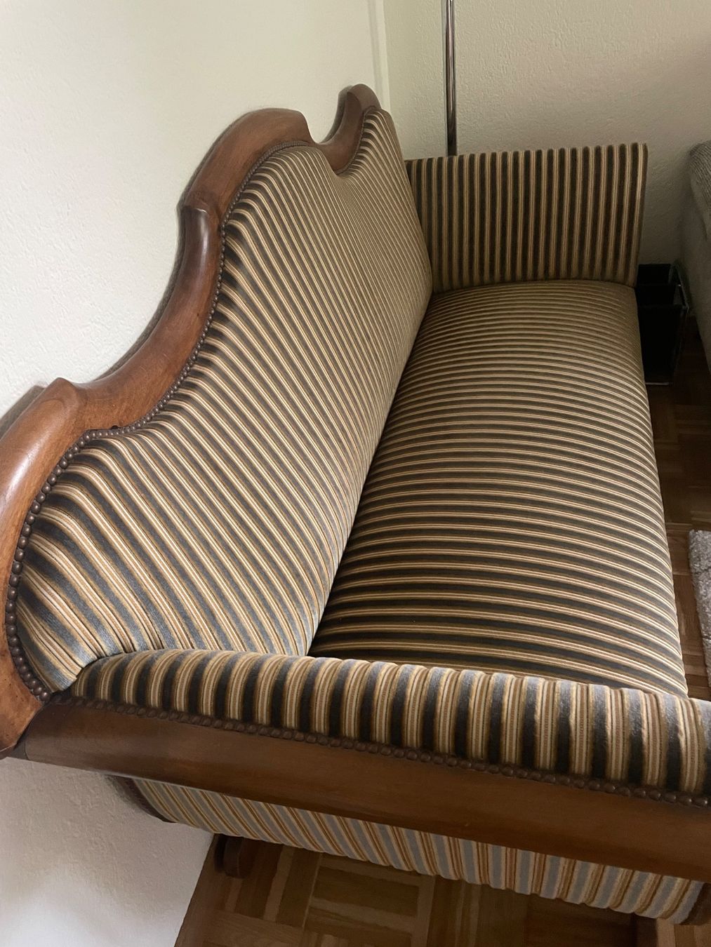 Sofas: Antikes Sofa – Gebraucht aus Schlieren von Tahorn 1