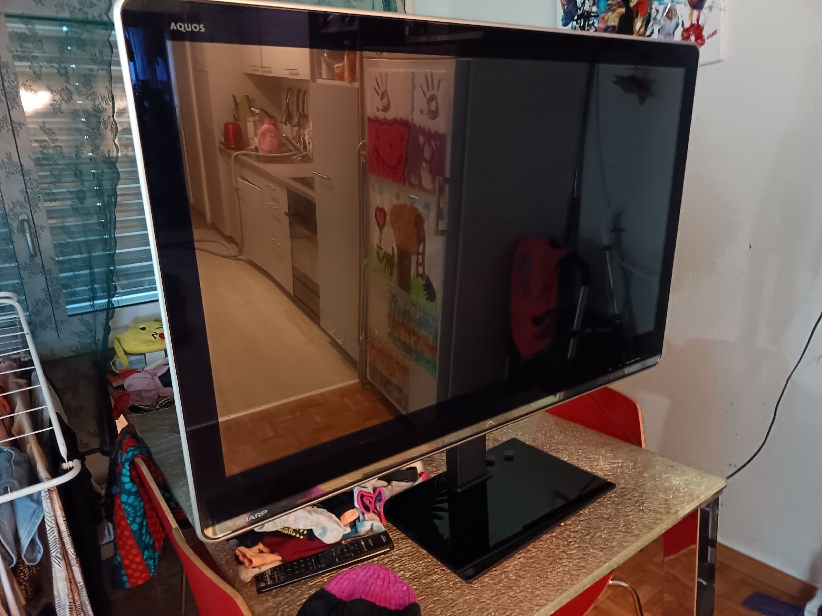 Sharp Televisori: Sharp AQUOS (Modell LC-46LE820E). – Usato da Ittigen venduto da Nekanu-Bake2015