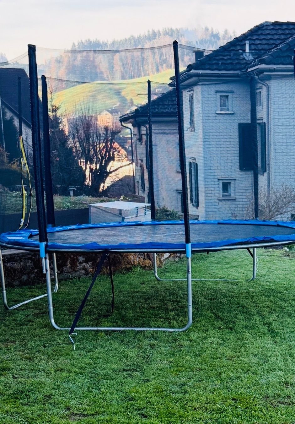 Trampolini: Trampolin mit Sicherheitsnetz – Usato da Herisau venduto da Ochsi6