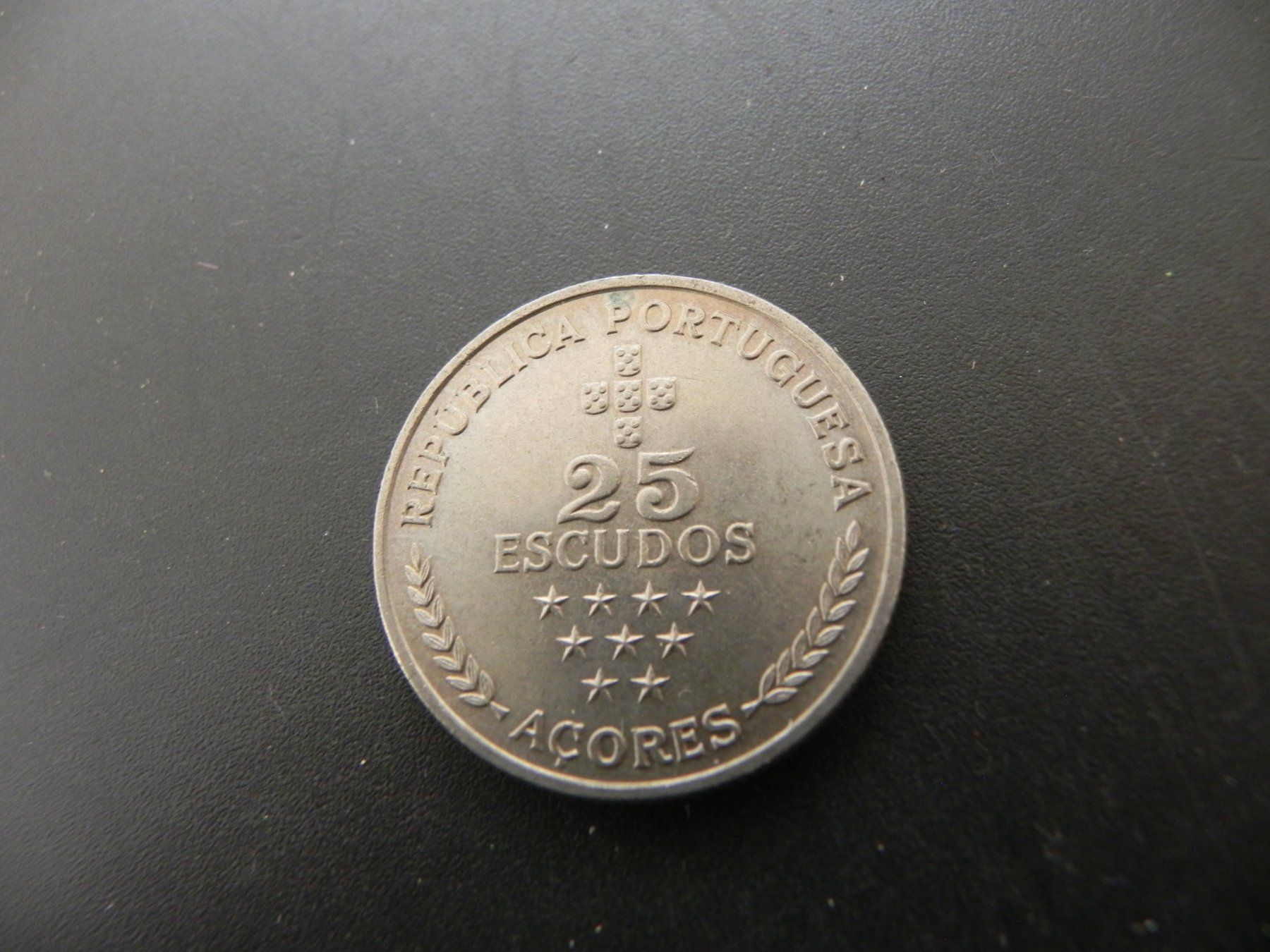 Tutti le monete: Acores 25 Escudos 1980 – Usato da Biel/Bienne venduto da Gogolozi