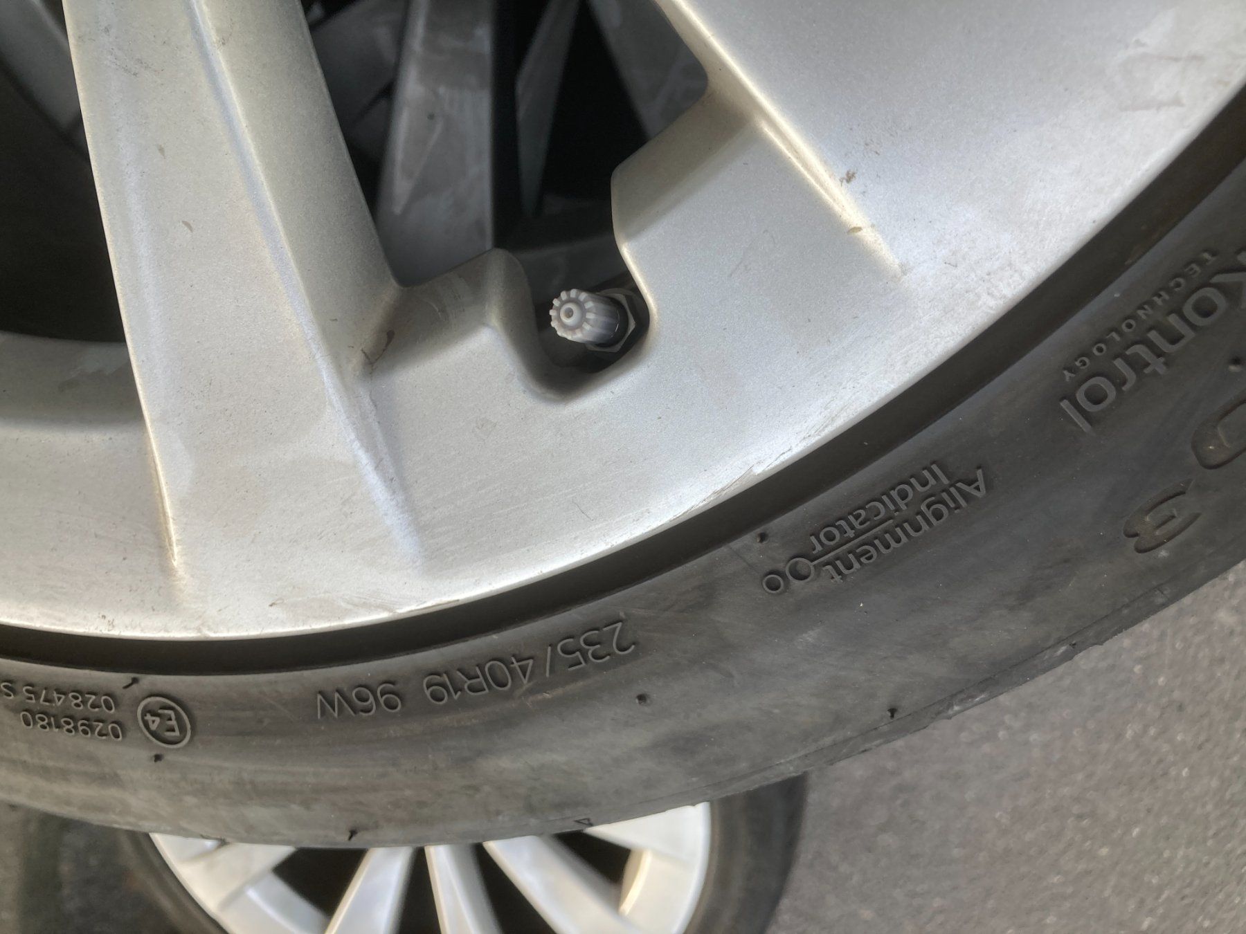 Tesla Pneumatici & Ruote complete: Tesla Model 3 Sommerräder 235/40R19 – Usato da Cham venduto da Cham6332 5