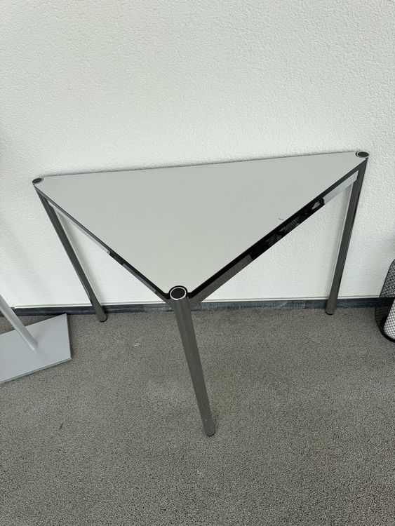 USMTisch dreieckig Kaufen auf Ricardo