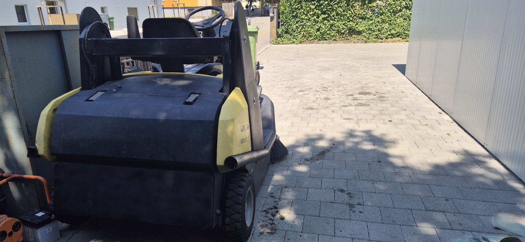 Kärcher Alle Maschinen: Kärcher KM120/150R – Gebraucht aus Grenchen von Hz. 2