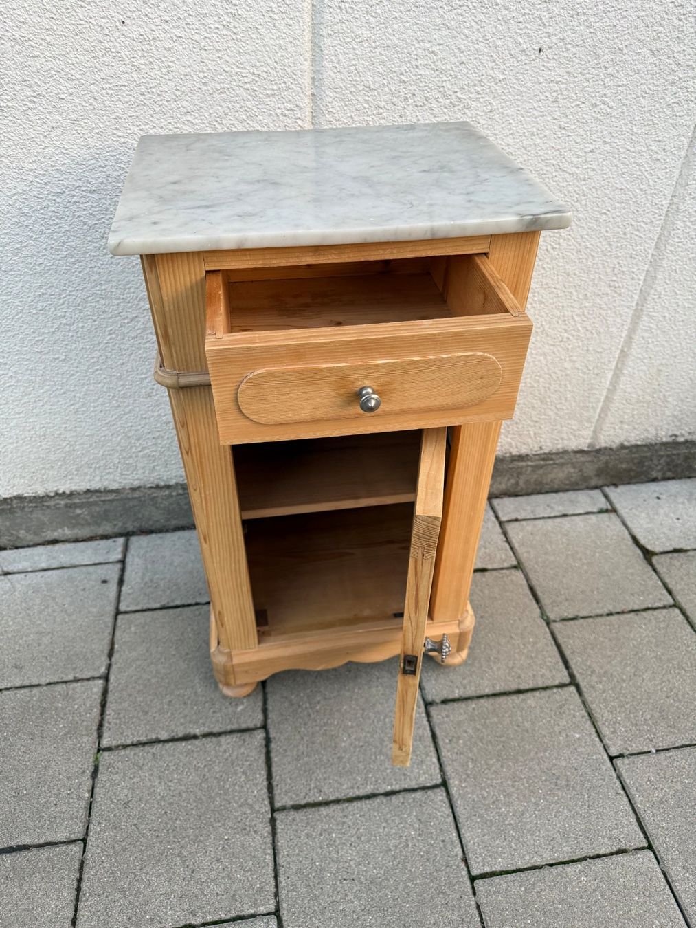 Tables de nuit: Nachttisch mit Marmorabdeckung – D'occasion à Elgg par dan_f8gv 2